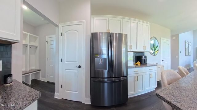 1038 Stoneleigh Road, Perrysburg, OH 43551