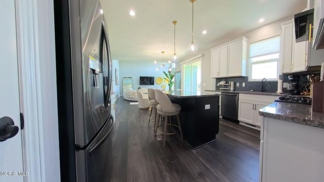 1038 Stoneleigh Road, Perrysburg, OH 43551