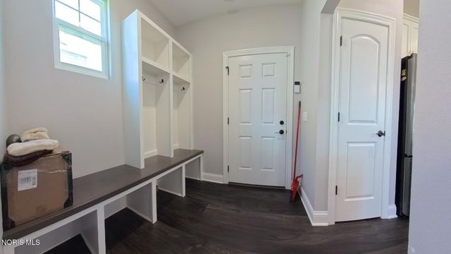 1038 Stoneleigh Road, Perrysburg, OH 43551
