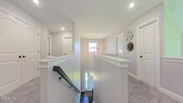 1038 Stoneleigh Road, Perrysburg, OH 43551