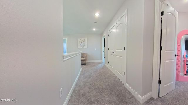 1038 Stoneleigh Road, Perrysburg, OH 43551