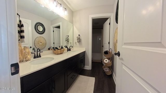 1038 Stoneleigh Road, Perrysburg, OH 43551