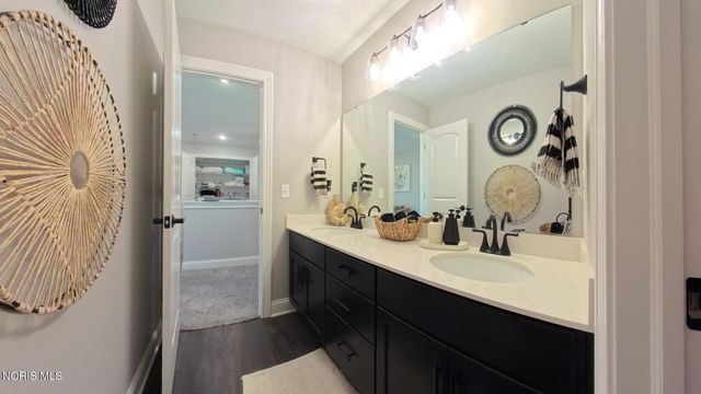 1038 Stoneleigh Road, Perrysburg, OH 43551