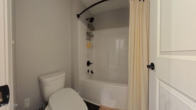 1038 Stoneleigh Road, Perrysburg, OH 43551