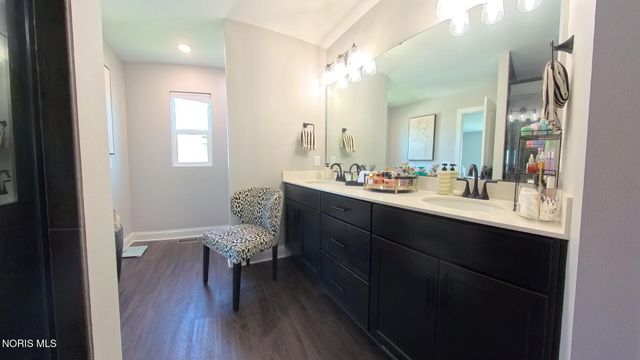 1038 Stoneleigh Road, Perrysburg, OH 43551