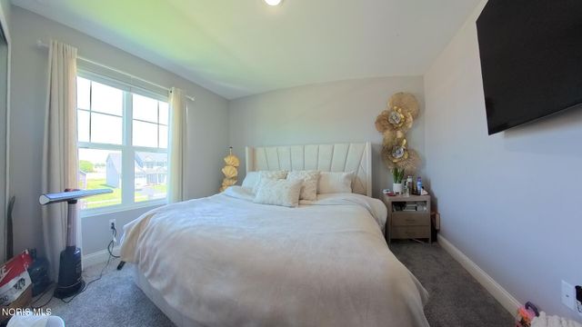 1038 Stoneleigh Road, Perrysburg, OH 43551