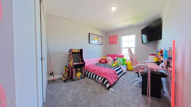 1038 Stoneleigh Road, Perrysburg, OH 43551
