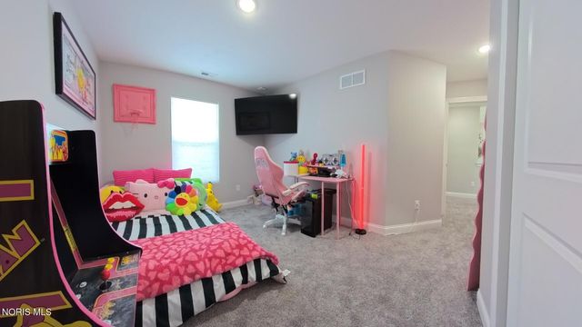 1038 Stoneleigh Road, Perrysburg, OH 43551