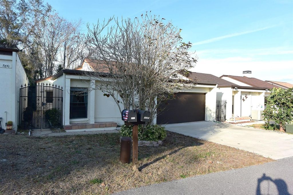 Image 33 of property listing at 5645 HAMILTON HARBOR DRIVE, New Port Richey, FL 34652