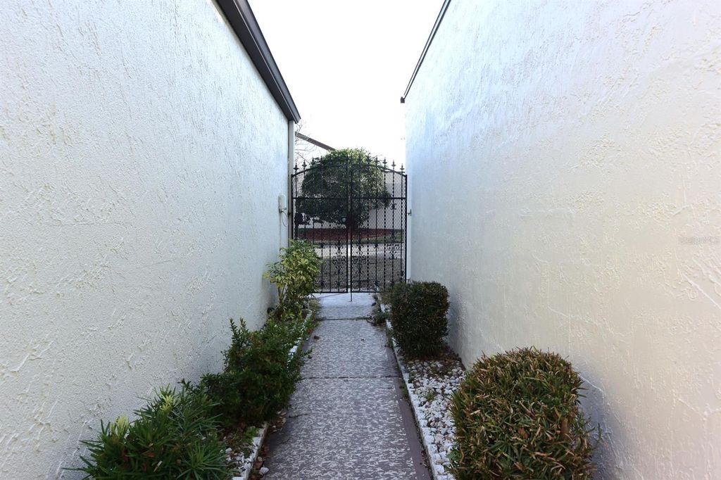 Image 5 of property listing at 5645 HAMILTON HARBOR DRIVE, New Port Richey, FL 34652