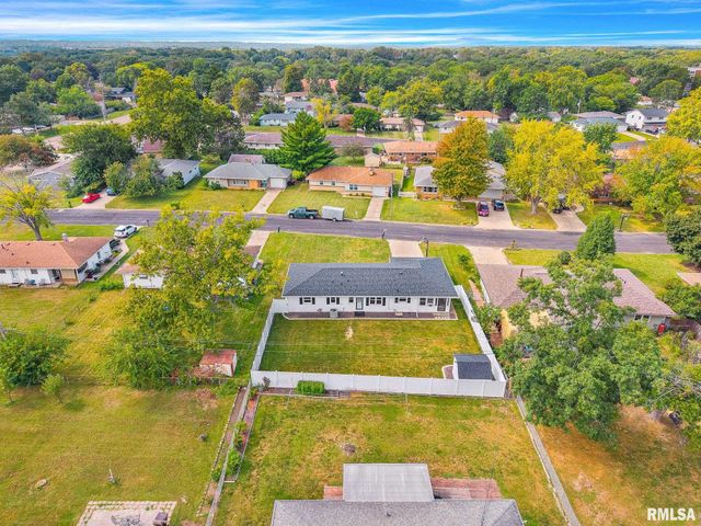 3422 N ROCKWOOD Road, Peoria, IL 61604