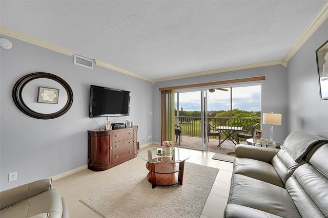 3100 N Palm Aire Dr 606, Pompano Beach, FL 33069