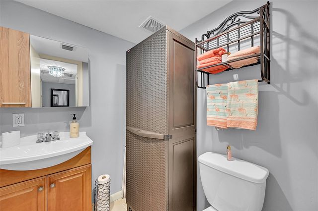 3100 N Palm Aire Dr 606, Pompano Beach, FL 33069