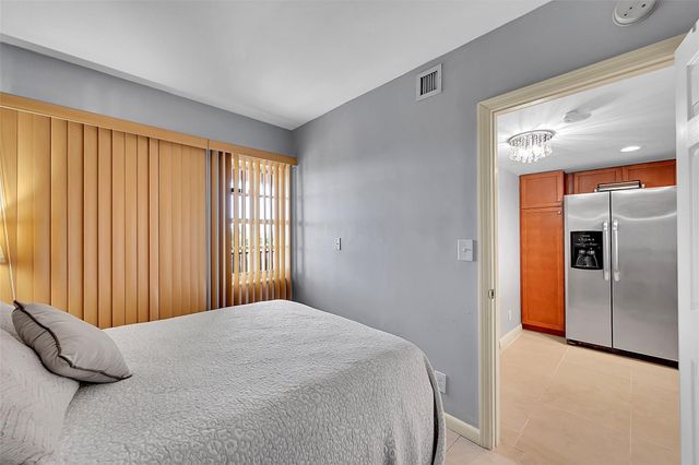 3100 N Palm Aire Dr 606, Pompano Beach, FL 33069