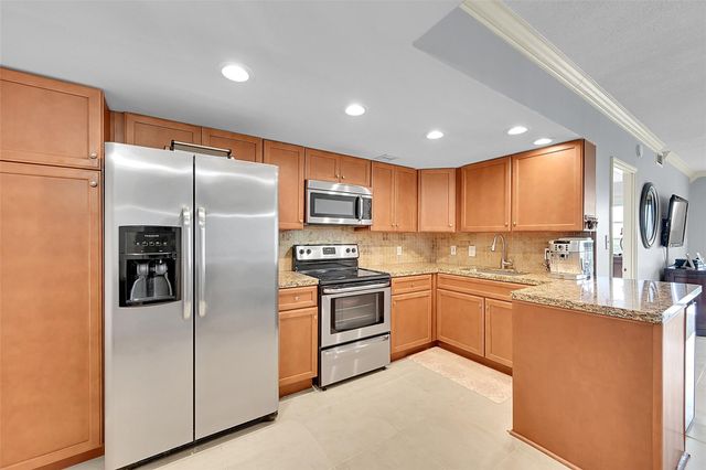 3100 N Palm Aire Dr 606, Pompano Beach, FL 33069