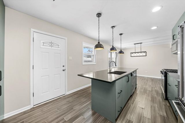 8939 Melvina Avenue, Oak Lawn, IL 60453