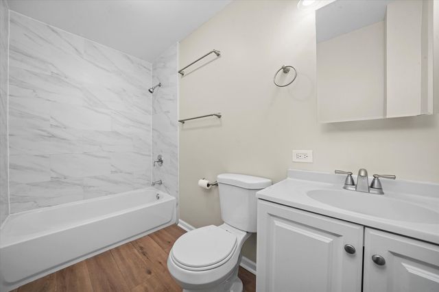 8939 Melvina Avenue, Oak Lawn, IL 60453