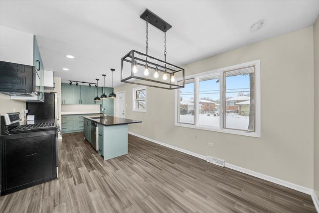 8939 Melvina Avenue, Oak Lawn, IL 60453