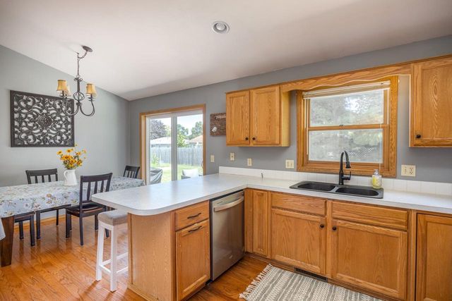 1900 FIELDCREST DRIVE, Kaukauna, WI 54130