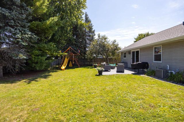 1900 FIELDCREST DRIVE, Kaukauna, WI 54130