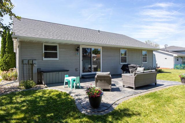 1900 FIELDCREST DRIVE, Kaukauna, WI 54130