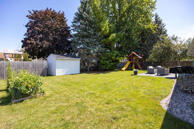 1900 FIELDCREST DRIVE, Kaukauna, WI 54130