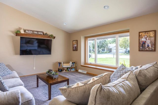 1900 FIELDCREST DRIVE, Kaukauna, WI 54130