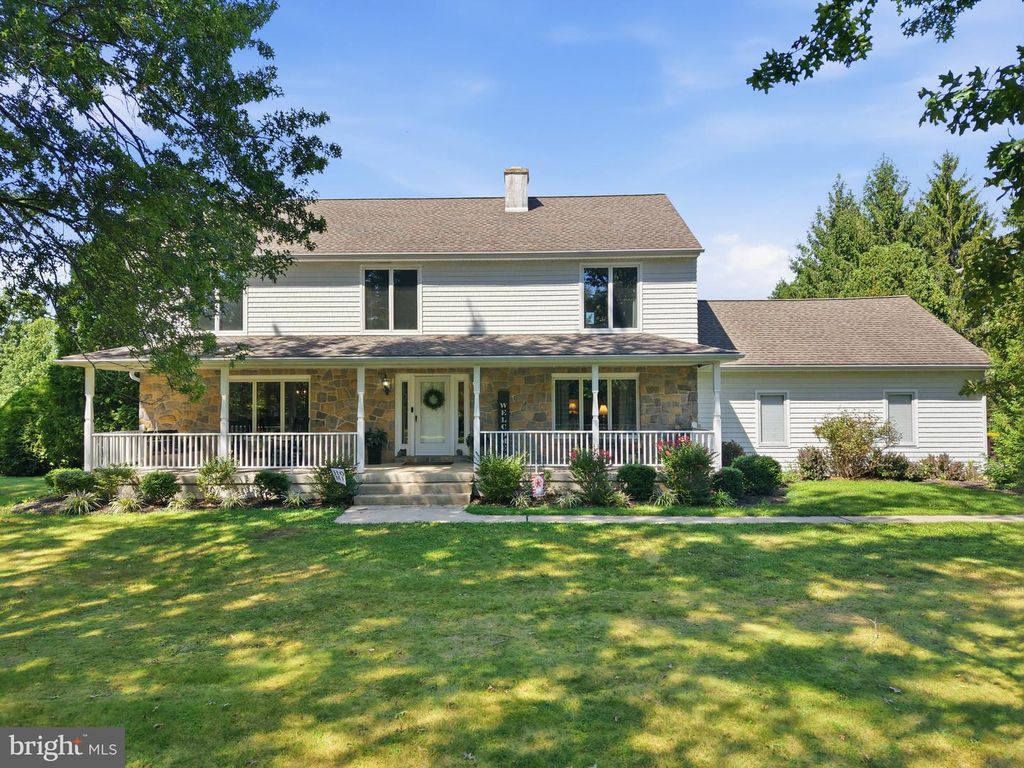 3301 MILLER RD, PENNSBURG, PA 18073 — exterior