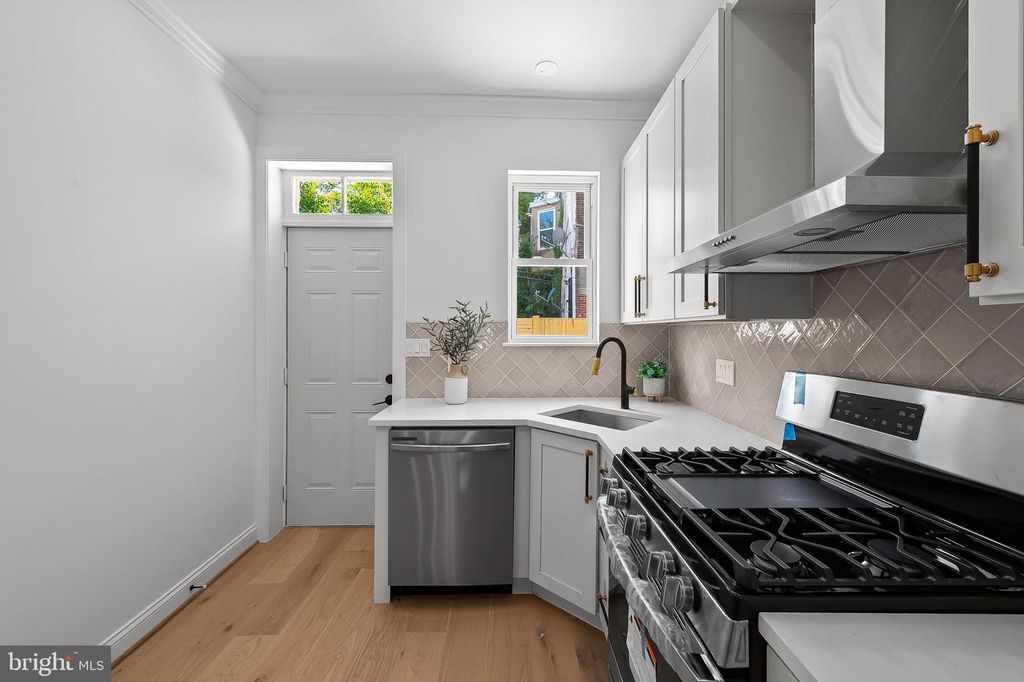 Image 11 of property listing at 1030 N GILMOR ST, Baltimore, MD 21217
