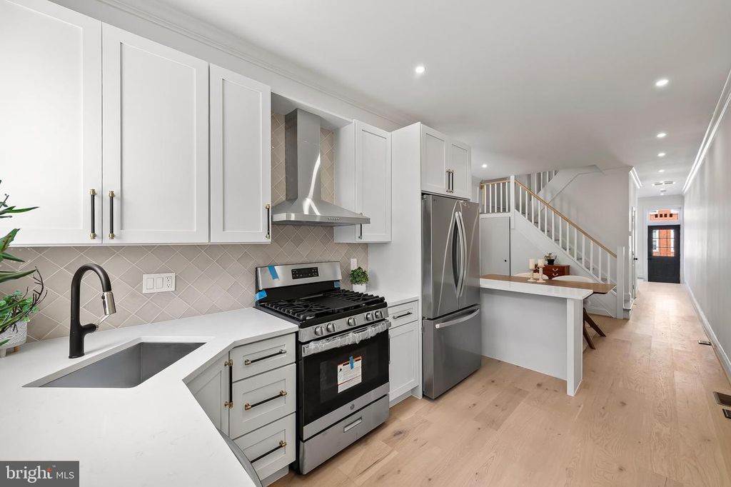 Image 13 of property listing at 1030 N GILMOR ST, Baltimore, MD 21217