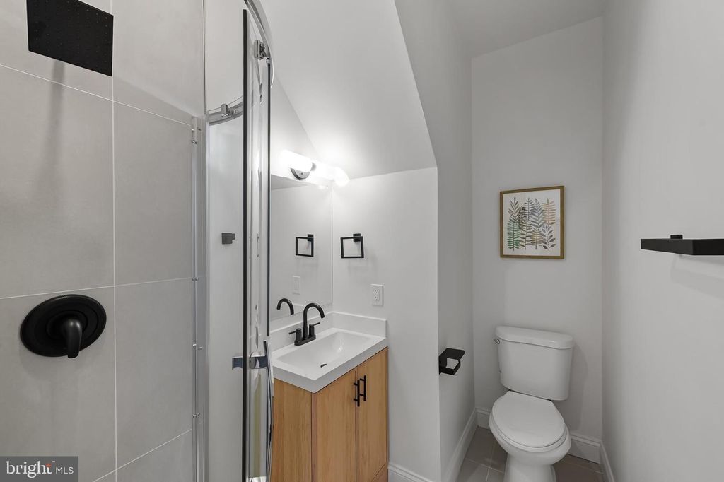 Image 6 of property listing at 1030 N GILMOR ST, Baltimore, MD 21217