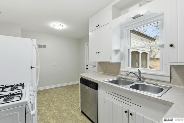 1020 S 31st Street, Omaha, NE 68105