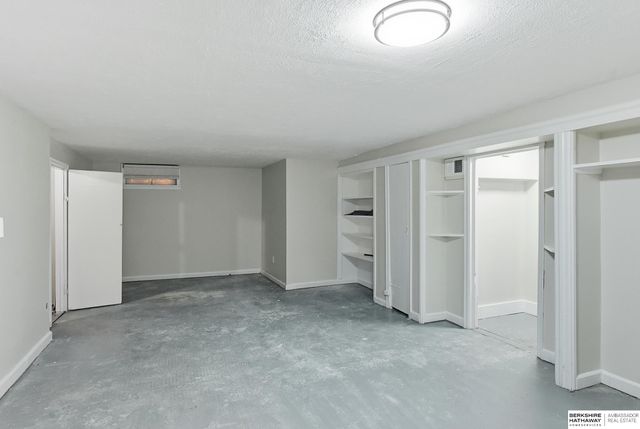 1020 S 31st Street, Omaha, NE 68105