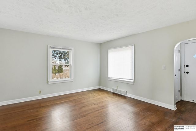 1020 S 31st Street, Omaha, NE 68105