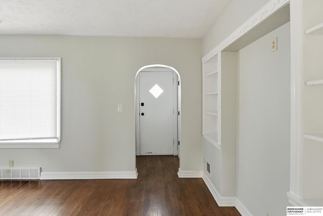 1020 S 31st Street, Omaha, NE 68105