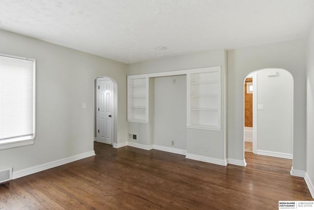 1020 S 31st Street, Omaha, NE 68105
