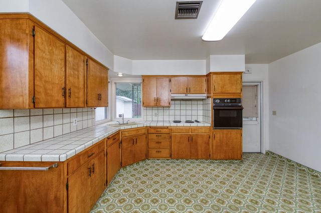 1036 E Cornell Avenue, Fresno, CA 93704