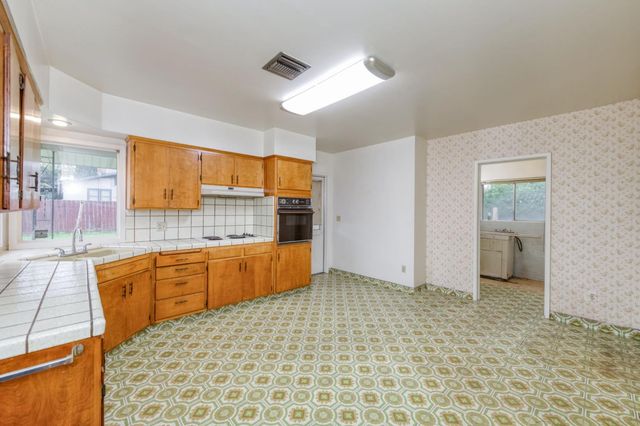 1036 E Cornell Avenue, Fresno, CA 93704