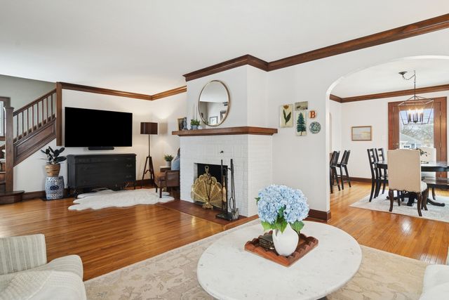 131 Walton Street, Barrington, IL 60010