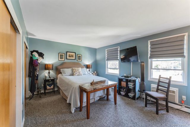 61 Maine Avenue D14, Rockville Centre, NY 11570