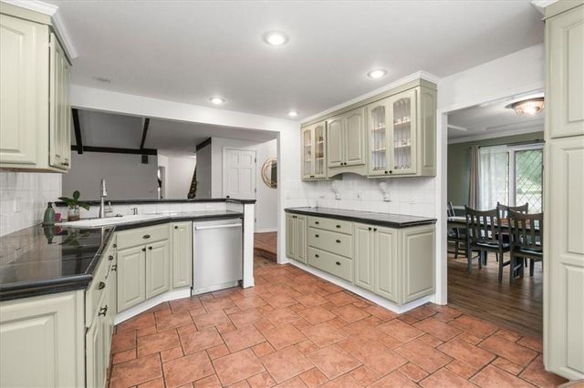 3503 NE Beechwood Circle, Lee's Summit, MO 64064