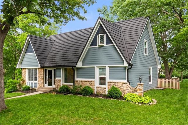3503 NE Beechwood Circle, Lee's Summit, MO 64064