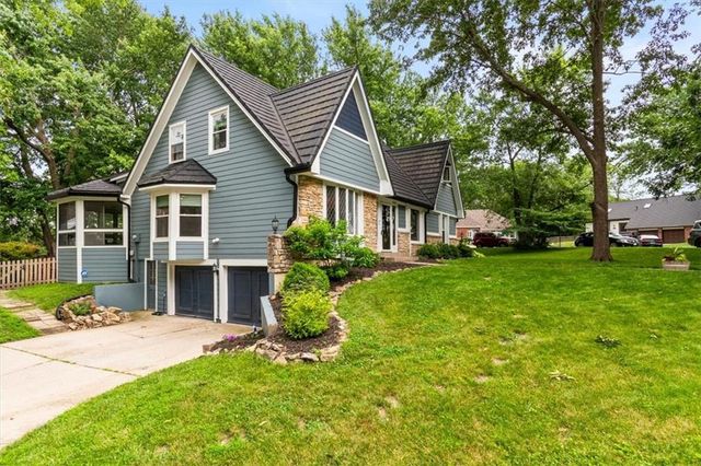 3503 NE Beechwood Circle, Lee's Summit, MO 64064