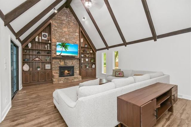 3503 NE Beechwood Circle, Lee's Summit, MO 64064