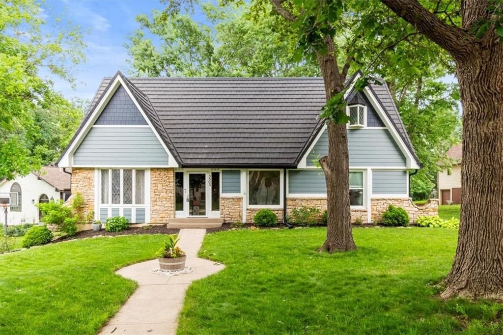 3503 NE Beechwood Circle, Lee's Summit, MO 64064