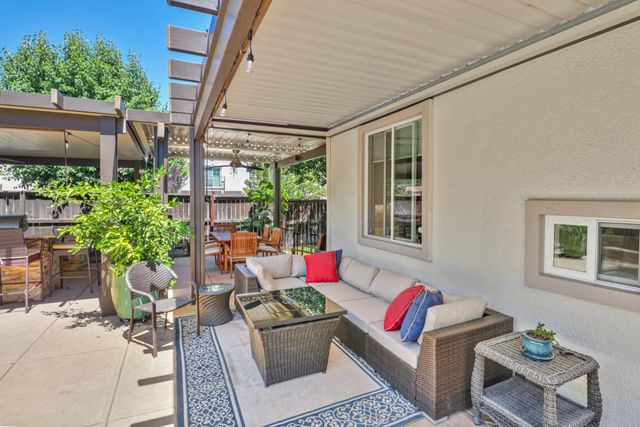 2489 Bent Tree, Roseville, CA 95747