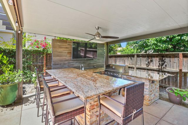2489 Bent Tree, Roseville, CA 95747