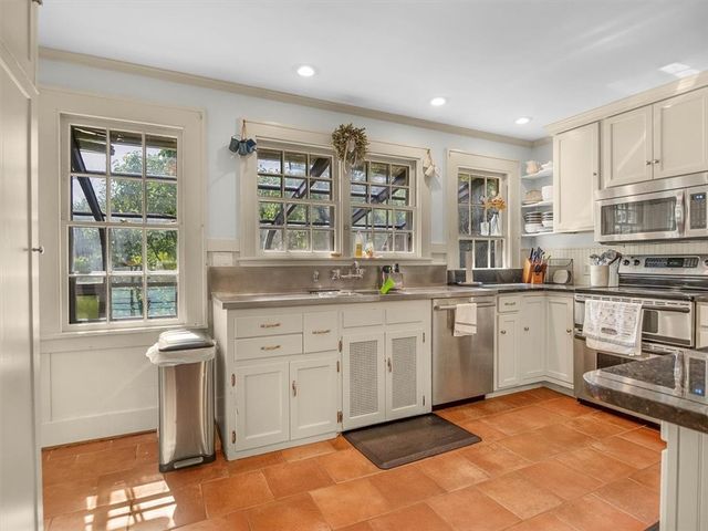 211 Lake Road, Ontario, NY 14519