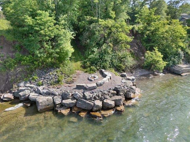 211 Lake Road, Ontario, NY 14519