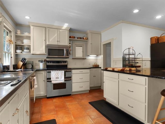 211 Lake Road, Ontario, NY 14519